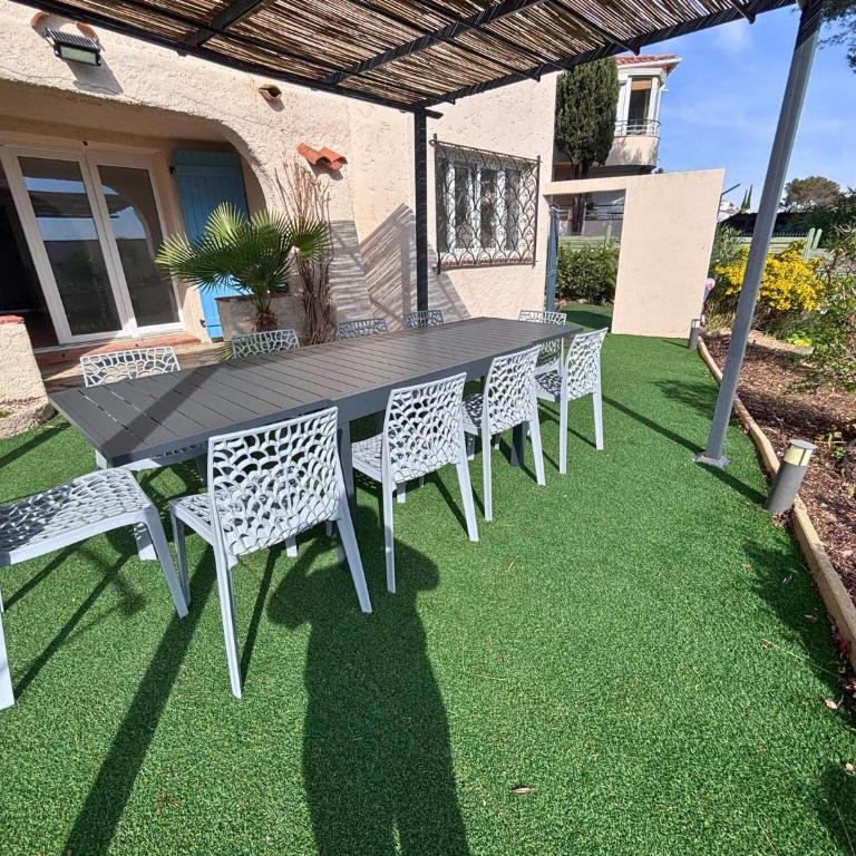 Villa avec piscine et vue mer à 700 m de la plage - Villa - 4