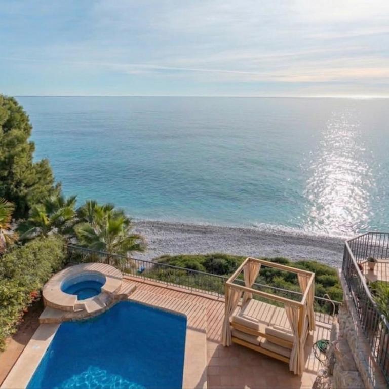 Villa Leandro, First Line Villa with amazing sea views and private access to the sea! - Villa - 1