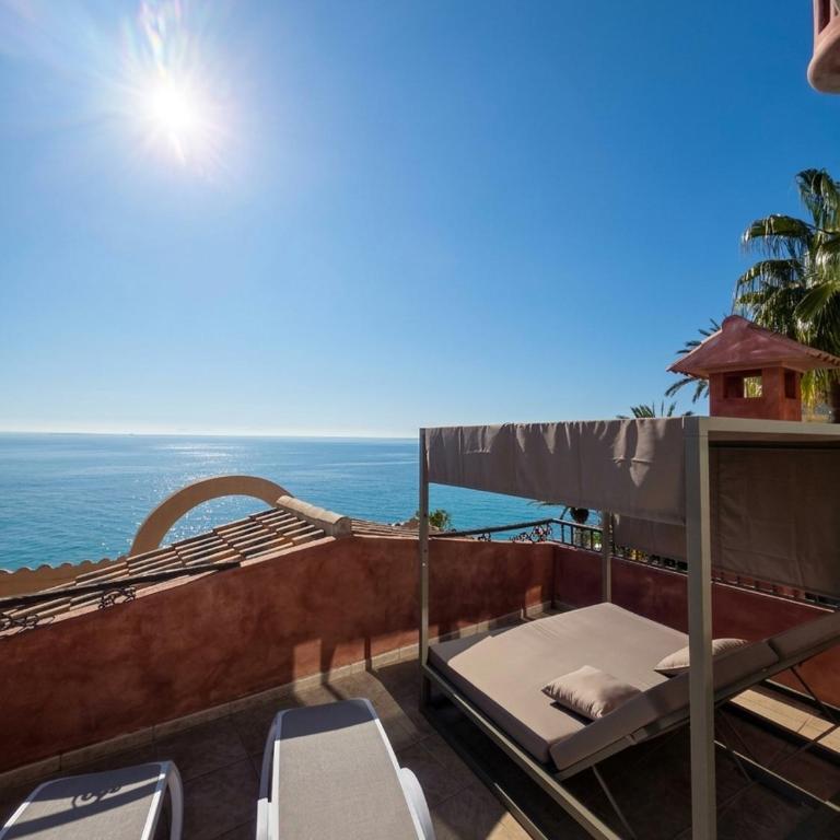 Villa Leandro, First Line Villa with amazing sea views and private access to the sea! - Villa - 40