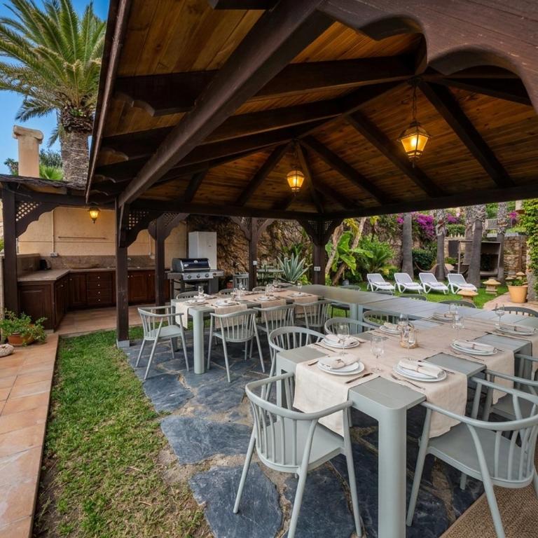 Villa Leandro, First Line Villa with amazing sea views and private access to the sea! - Villa - 3