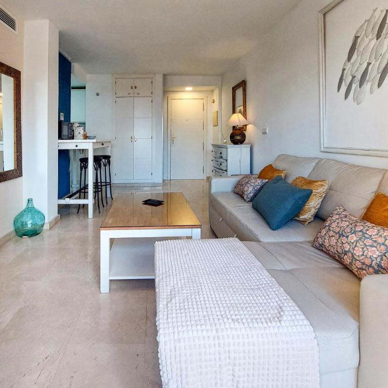1 Bedroom Stunning Apartment In Torremolinos - Apartamento de 1 dormitorio - 4