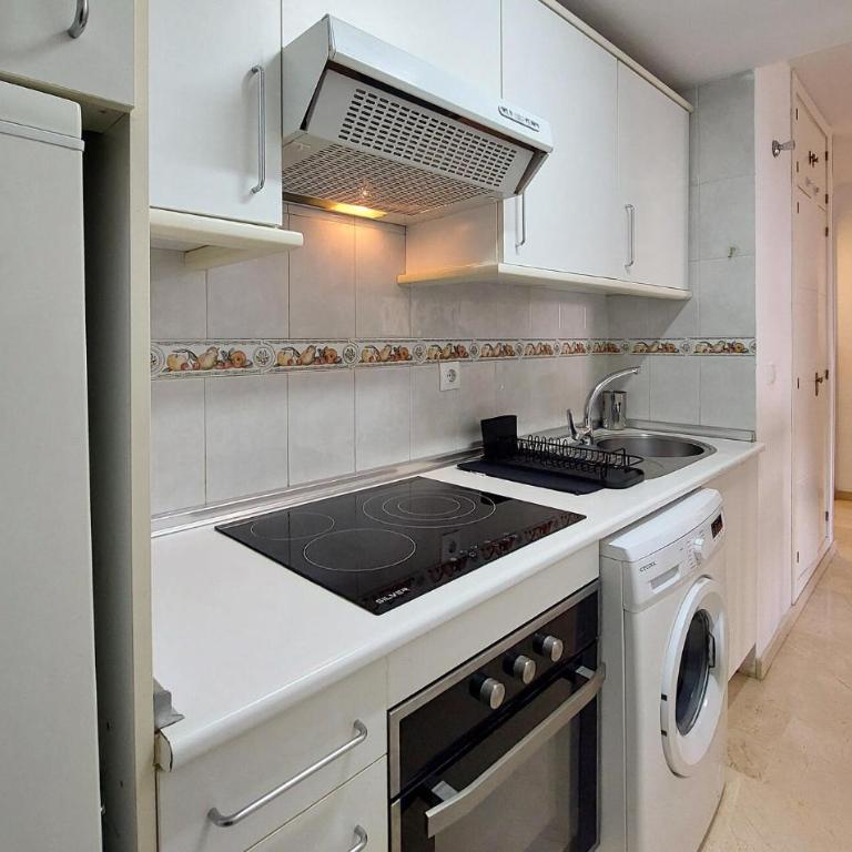 1 Bedroom Stunning Apartment In Torremolinos - Apartamento de 1 dormitorio - 6