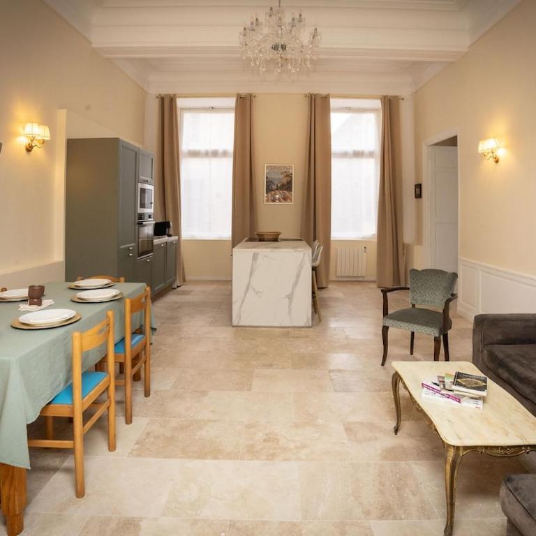 Spacious apartment in the heart of Carcassonne - Three-Bedroom Apartment - 13