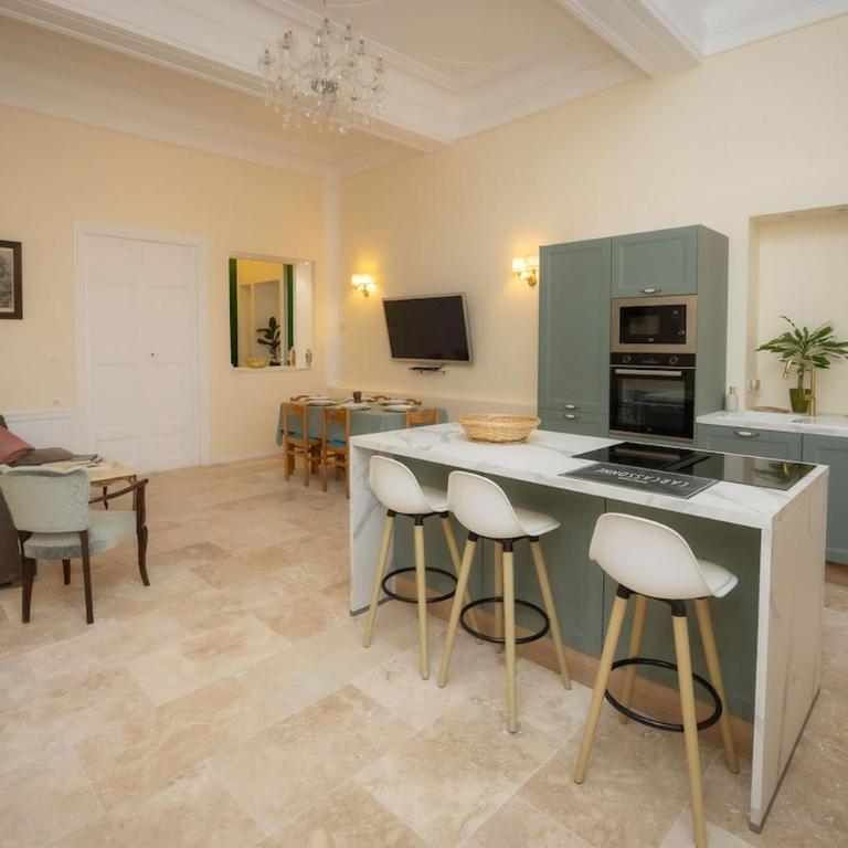 Spacious apartment in the heart of Carcassonne - Three-Bedroom Apartment - 34