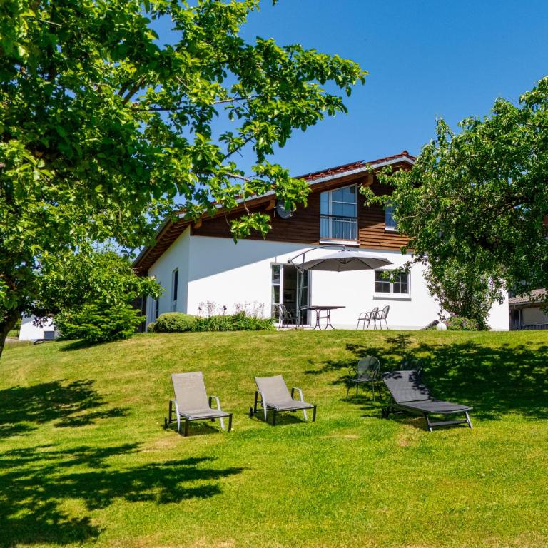 Ferienhof Rummel Allgäu - verschiedene Unterkünfte für bis zu 6 Personen - Sauna, Spielplatz, Lagerfeuer & Frühstücksservice - ideal für Familien- und Aktivurlaub - Two-Bedroom Apartment with Terrace - 17