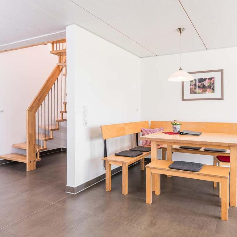 Ferienhof Rummel Allgäu - verschiedene Unterkünfte für bis zu 6 Personen - Sauna, Spielplatz, Lagerfeuer & Frühstücksservice - ideal für Familien- und Aktivurlaub - Two-Bedroom Apartment with Terrace - 8