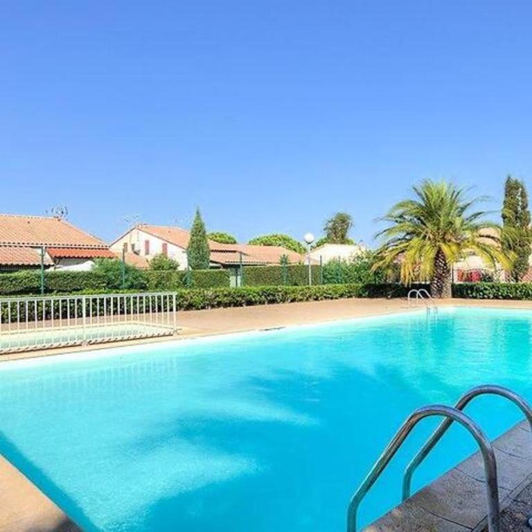 Jolie maison située dans un quartier calme SAINT CYPRIEN SC010-013 - Maison 2 Chambres - 28