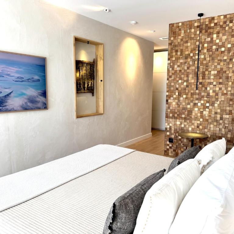 Villa Balāo - Gay Guesthouse Men Only - Chambre Lit King-Size - Vue sur Piscine - 6
