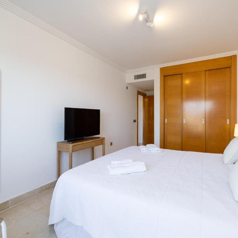 Mediterranean Swing - Acosta Apartment 4, Villa Padierna - Apartamento - 5