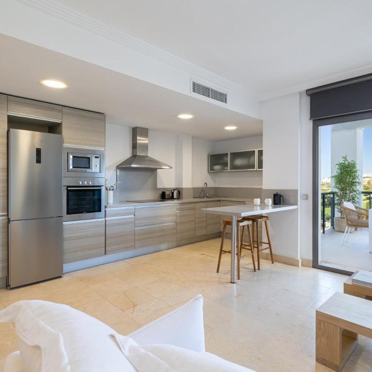Mediterranean Swing - Acosta Apartment 4, Villa Padierna - Apartamento - 4