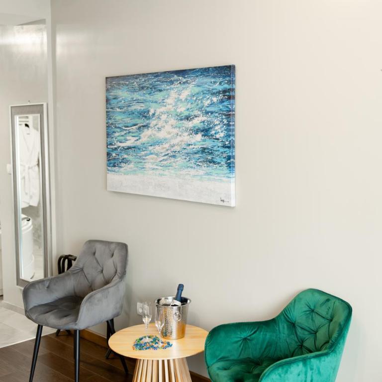 Hotel Mediteraneo Garni - Deluks Dvokrevetna Soba sa Bračnim Krevetom i Kadom - 9