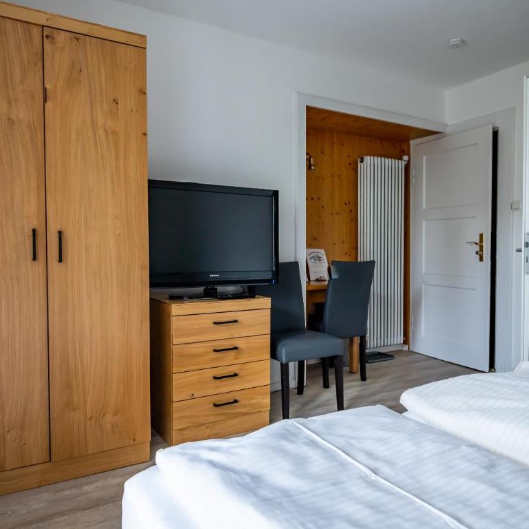 Gästehaus Alpenkranz - Doppelzimmer mit Balkon - 6