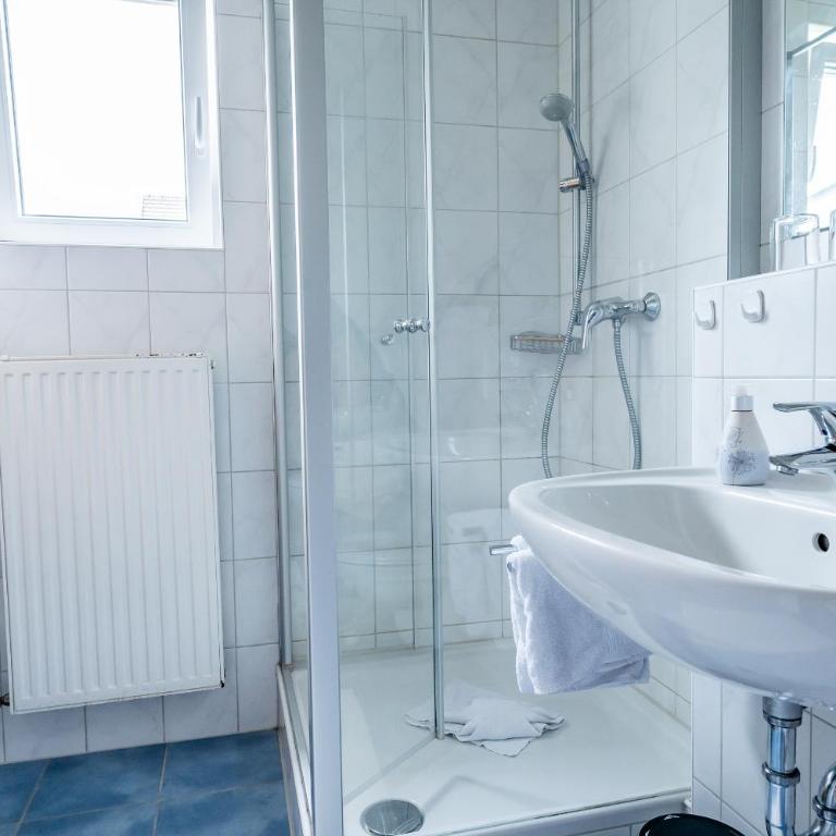 Gästehaus Alpenkranz - Doppelzimmer mit Balkon - 10