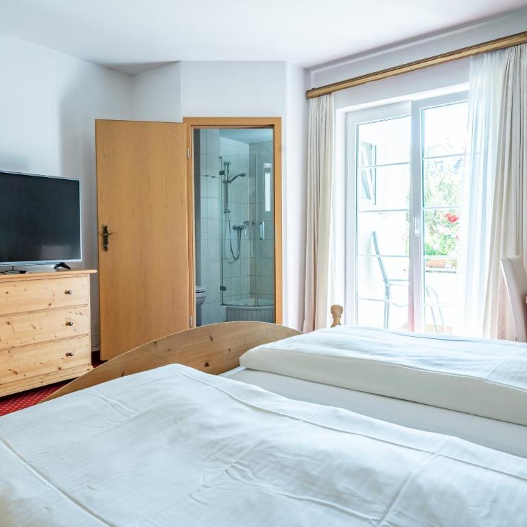Gästehaus Alpenkranz - Doppelzimmer mit Balkon - 11