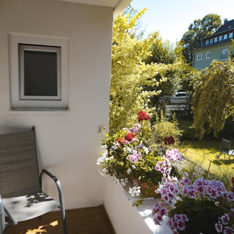Gästehaus Alpenkranz - Doppelzimmer mit Balkon - 13