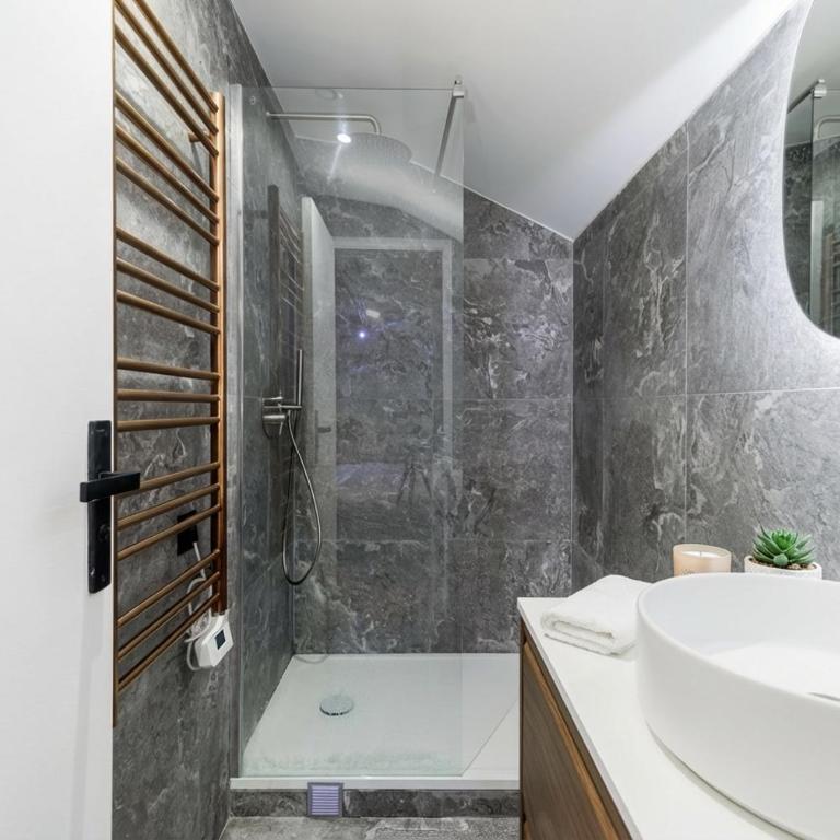 PoeticStay - Montorgueil - Three-Bedroom Apartment - 20