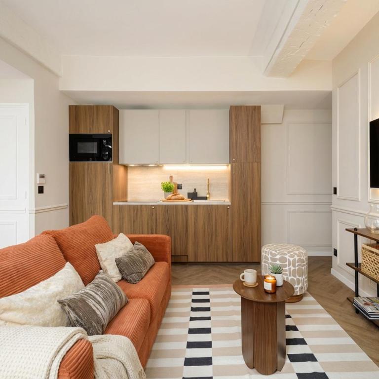 PoeticStay - Montorgueil - Three-Bedroom Apartment - 8