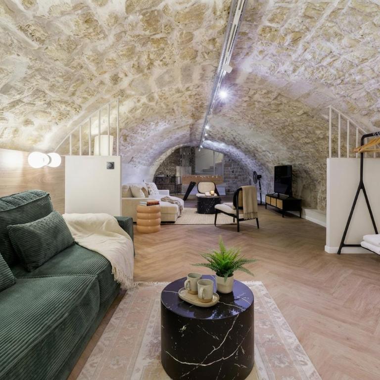 PoeticStay - Montorgueil - Three-Bedroom Apartment - 13