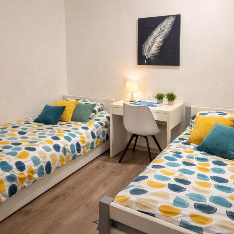 grand logement avec parking gratuit proche de la cité de l'espace - Appartamento con 2 Camere da Letto - 2