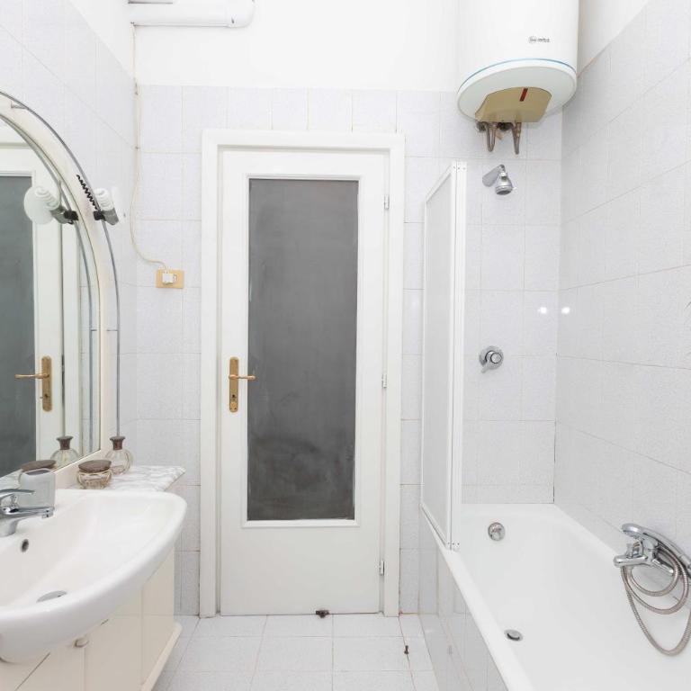 Big Apartment close to Vatican - Cale 10 - Appartamento con 3 Camere da Letto - 48