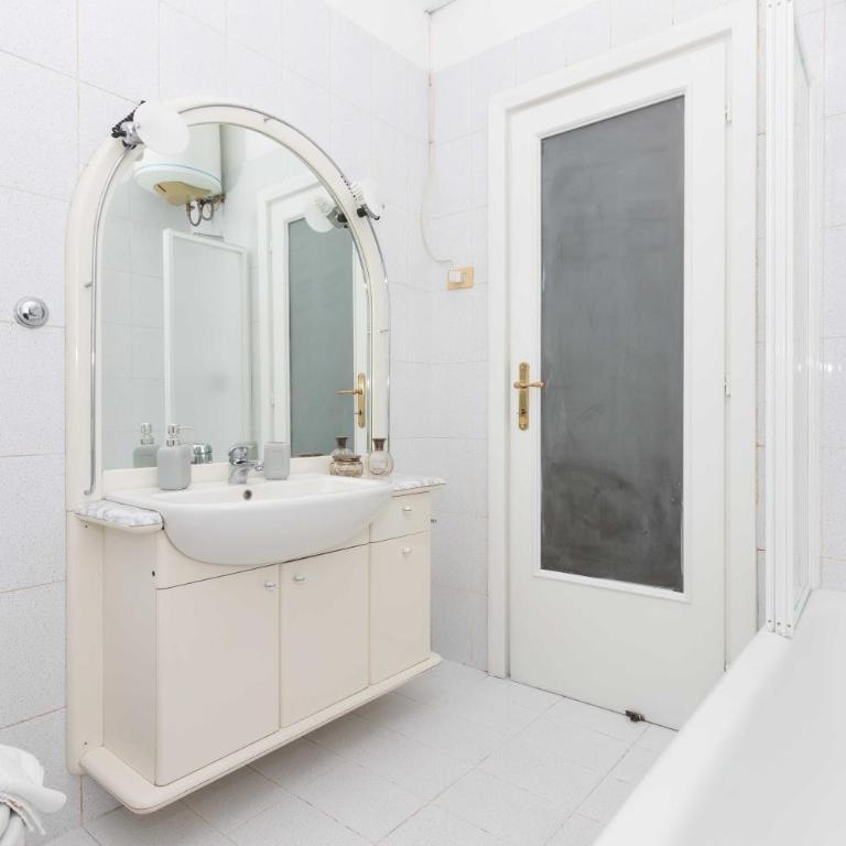 Big Apartment close to Vatican - Cale 10 - Appartamento con 3 Camere da Letto - 50