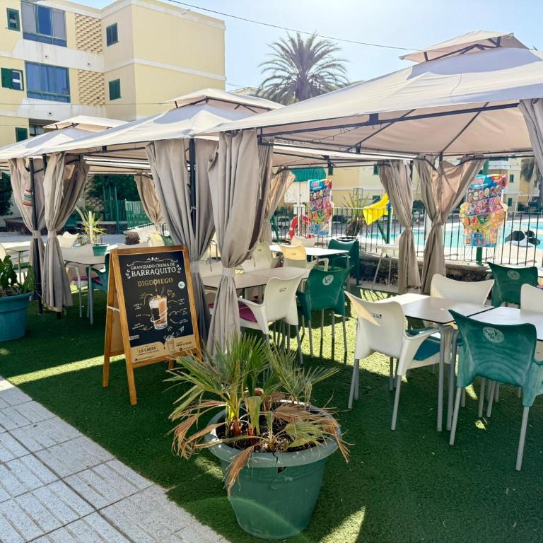 Sol, piscina y playa para tus vacaciones - Apartamento de 2 dormitorios - 21