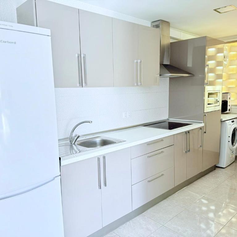 Sol, piscina y playa para tus vacaciones - Apartamento de 2 dormitorios - 8