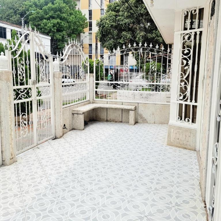 Hermosa casa en Bucaramanga - Three-Bedroom House - 2