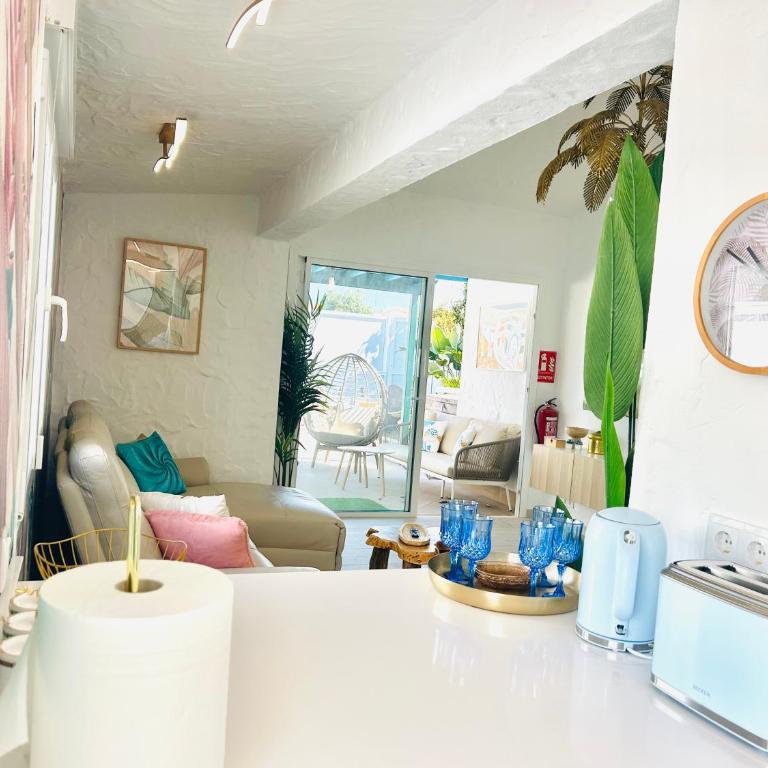 Oasis Beach Home III The Paradise with private Jacuzzi - Three-Bedroom Villa - 12