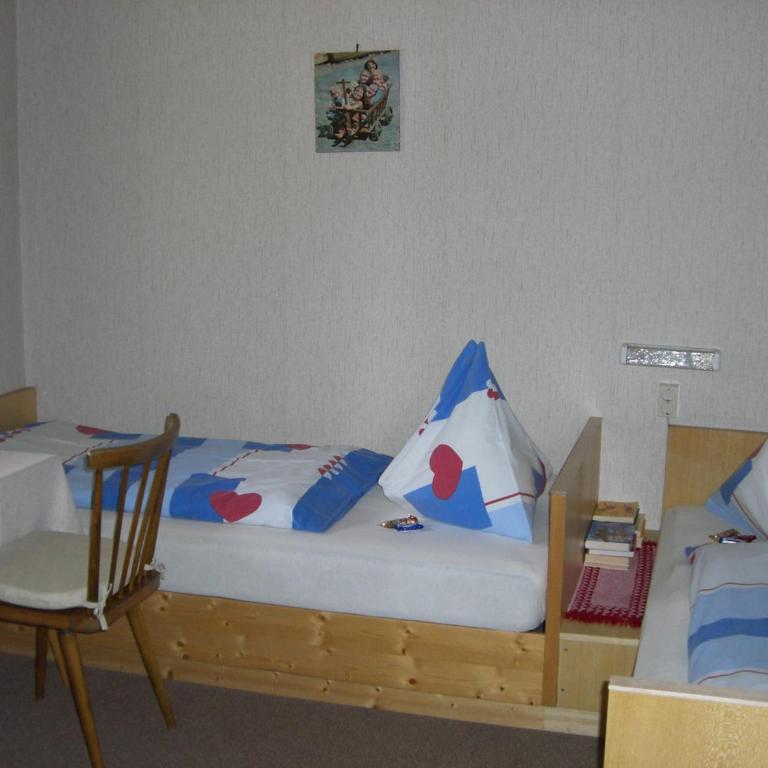 Pension & Ferienwohnung Sonnleiten - Familienzimmer mit Balkon und Blick auf die Berge - 4