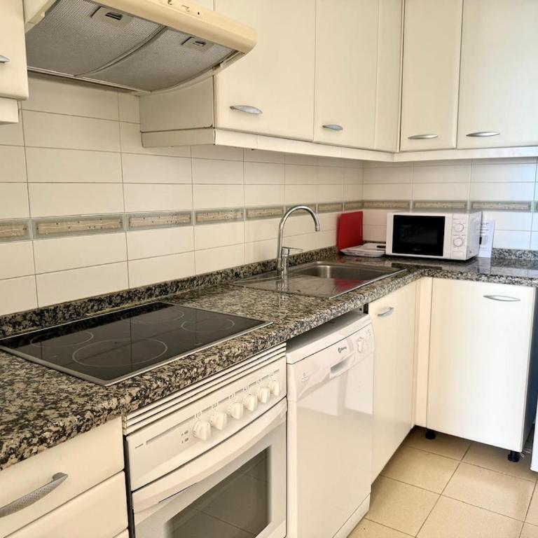 apartamento bonito con 1 dormitorio, piscina, parking y WiFi - Apartamento de 1 dormitorio con balcón y vistas al mar - 12