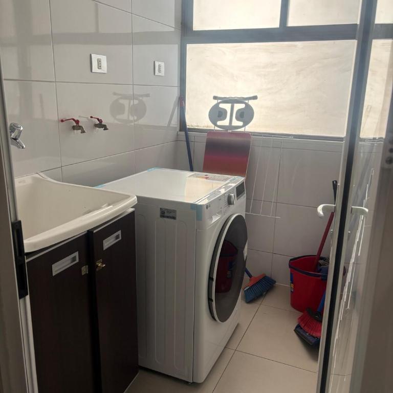 Parque Arauco Elegant apartment with balcony and pool - Two-Bedroom Apartment - 27