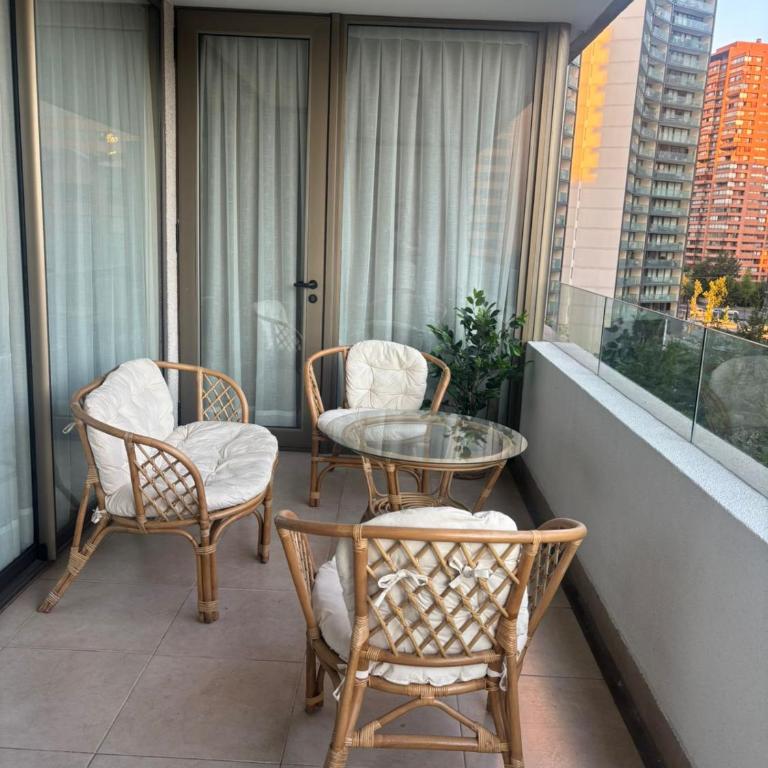 Parque Arauco Elegant apartment with balcony and pool - Two-Bedroom Apartment - 19