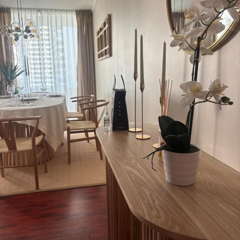 Parque Arauco Elegant apartment with balcony and pool - Two-Bedroom Apartment - 6
