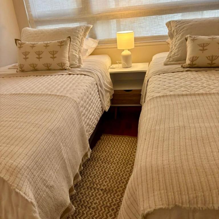 Parque Arauco Elegant apartment with balcony and pool - Two-Bedroom Apartment - 12