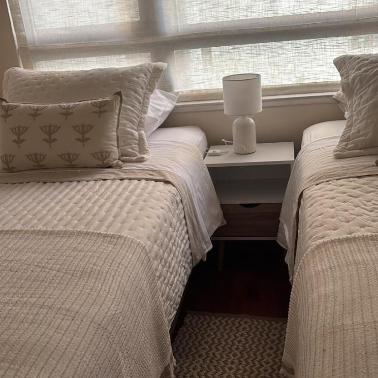 Parque Arauco Elegant apartment with balcony and pool - Two-Bedroom Apartment - 13