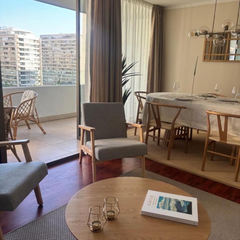 Parque Arauco Elegant apartment with balcony and pool - Two-Bedroom Apartment - 3