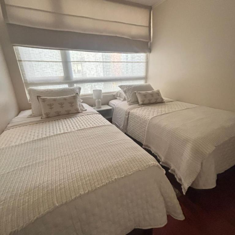 Parque Arauco Elegant apartment with balcony and pool - Two-Bedroom Apartment - 11
