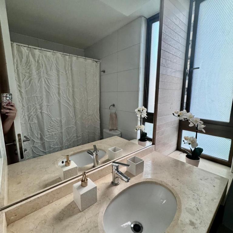 Parque Arauco Elegant apartment with balcony and pool - Two-Bedroom Apartment - 26