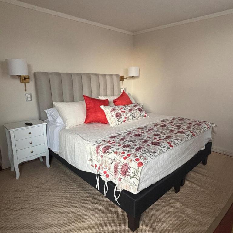 Parque Arauco Elegant apartment with balcony and pool - Two-Bedroom Apartment - 10