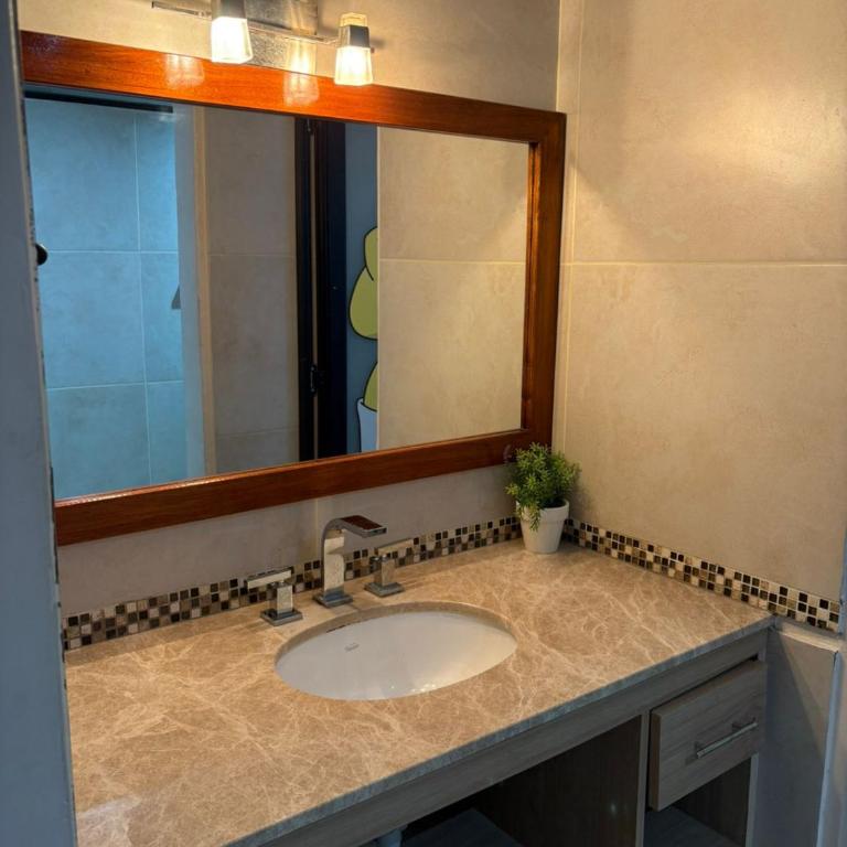 Casa amplia en ubicación tranquila de la ciudad - Two-Bedroom Apartment - 20