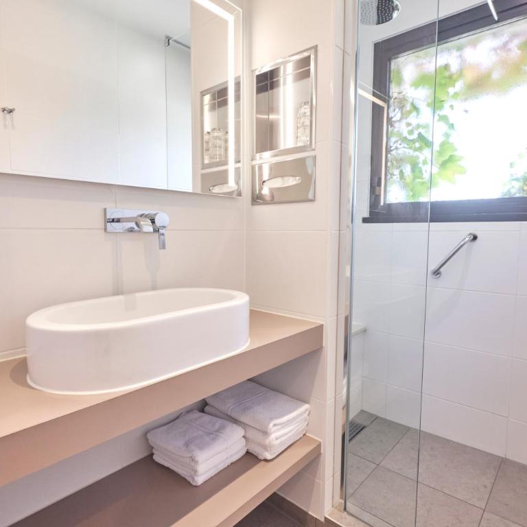 Van der Valk Hotel Le Catalogne Saint Aygulf - Chambre Triple avec Balcon - Vue sur Jardin - 6
