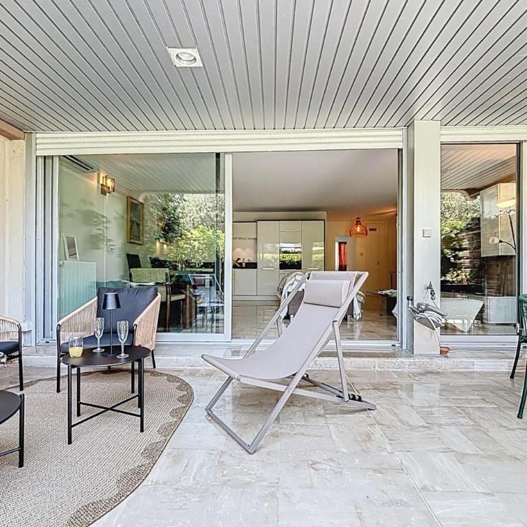 Private Garden Pool & Tennis 15 min walk to Antibes Center - Three-Bedroom Apartment - 1