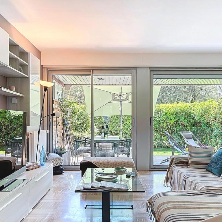 Private Garden Pool & Tennis 15 min walk to Antibes Center - Three-Bedroom Apartment - 3