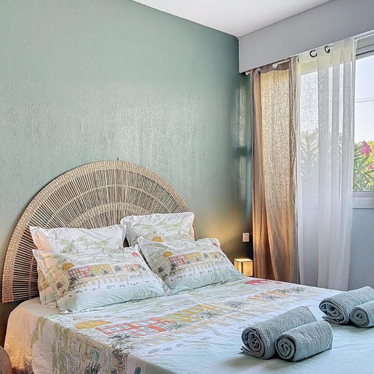 Private Garden Pool & Tennis 15 min walk to Antibes Center - Three-Bedroom Apartment - 6
