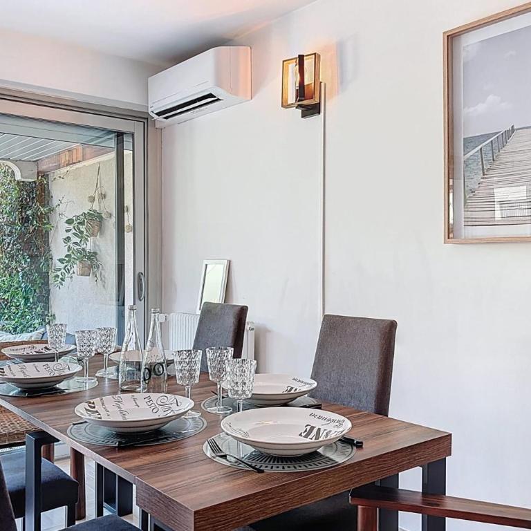 Private Garden Pool & Tennis 15 min walk to Antibes Center - Three-Bedroom Apartment - 20