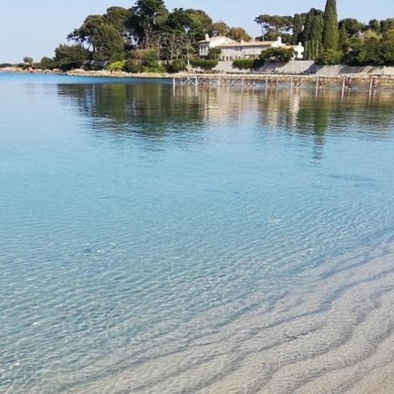 Private Garden Pool & Tennis 15 min walk to Antibes Center - Three-Bedroom Apartment - 33