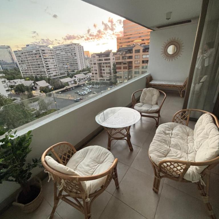 Parque Arauco Elegant apartment with balcony and pool - Two-Bedroom Apartment - 16