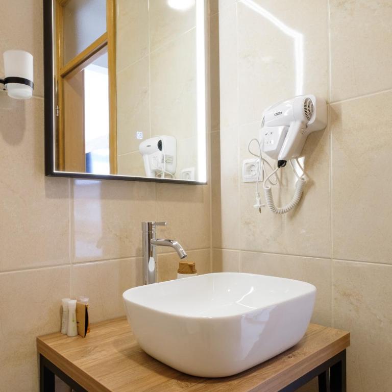 Bonitas rooms & apartments - Dvokrevetna Soba sa Bračnim Krevetom - 11