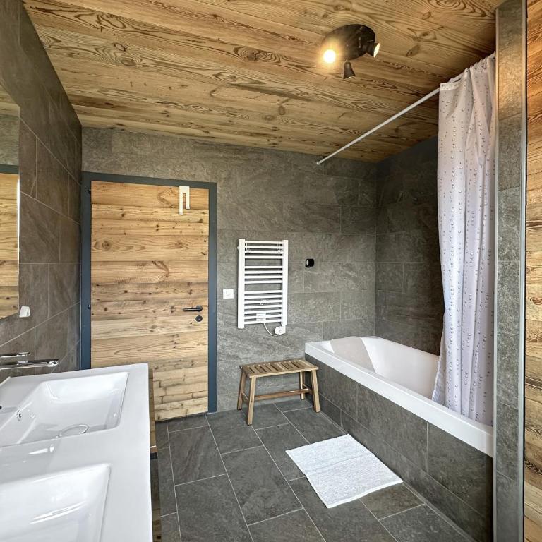 Modern Home for 8 near Crans-Montana - Terrace - Fireplace - Chalet Supérieur - 14